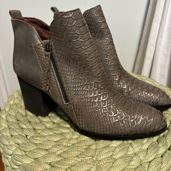 Donald J.Pliner Edyn Metallic Gray Leather Snakeskin Chunky Heel Ankle Boots - Picture 2 of 7